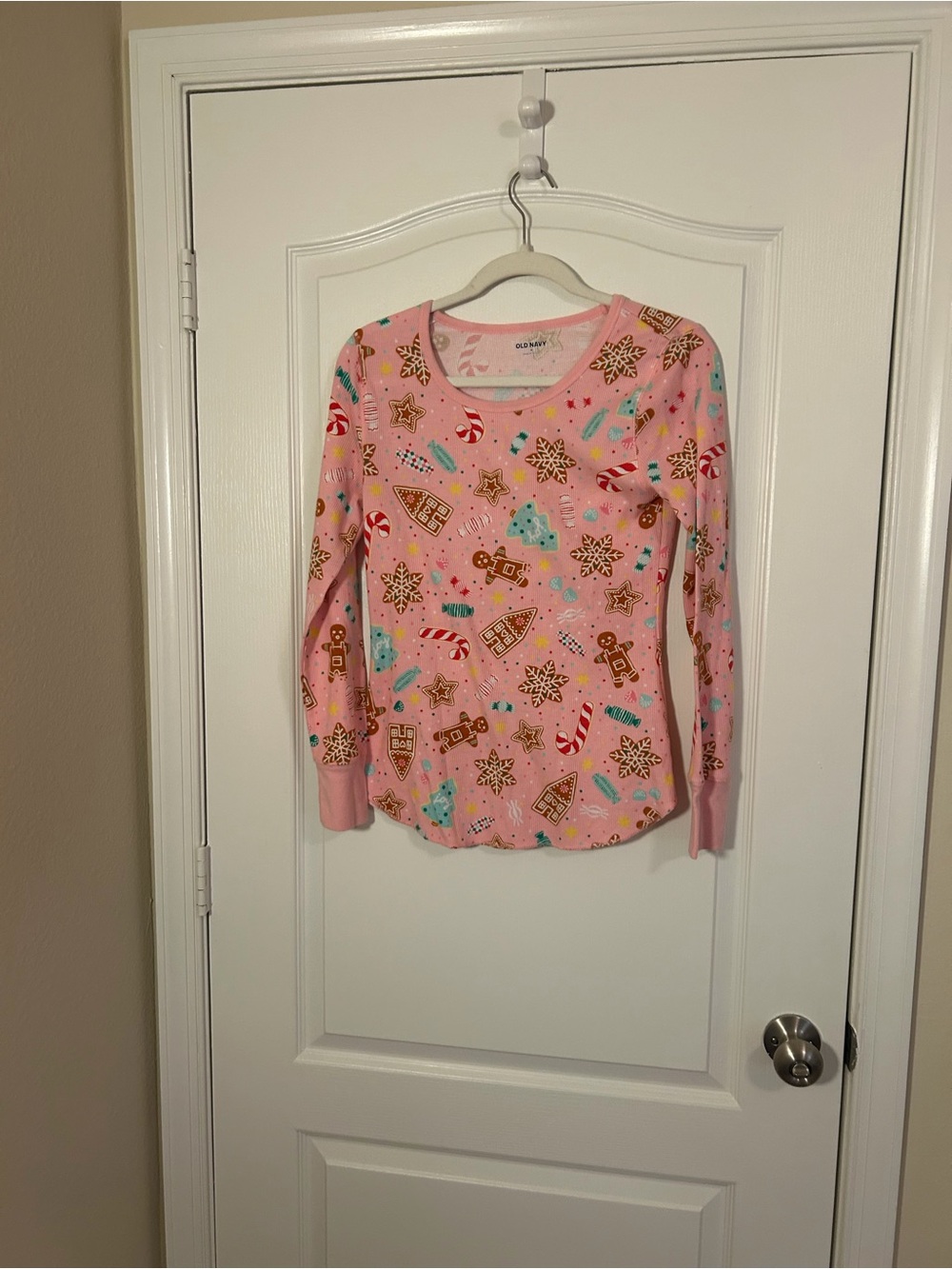 Old Navy Pink Holiday Print Long Sleeve Tee